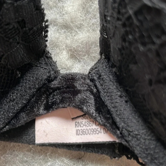 Victoria's Secret Dream Angels Lace Bra - Picture 5 of 15